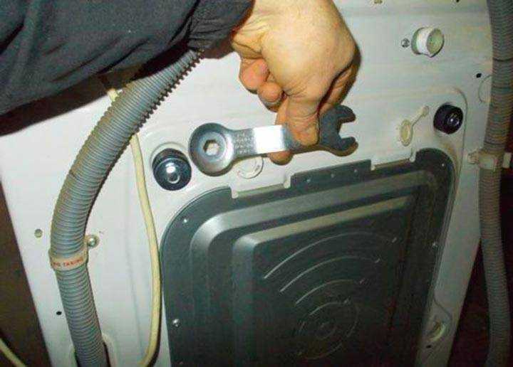 Транспортировочные болты на стиральной машине: где находятся, как их снять и как выглядят