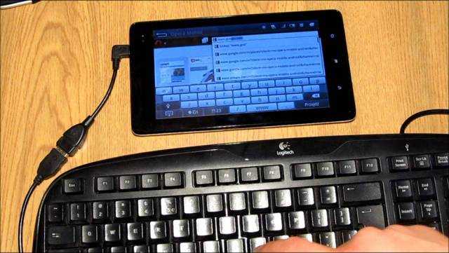 Различные способы подключения к планшету внешней физической клавиатуры: сопряжение по каналам Bluetooth и Wi-Fi, соединение с помощью OTG-кабеля, а также виды кейбордов