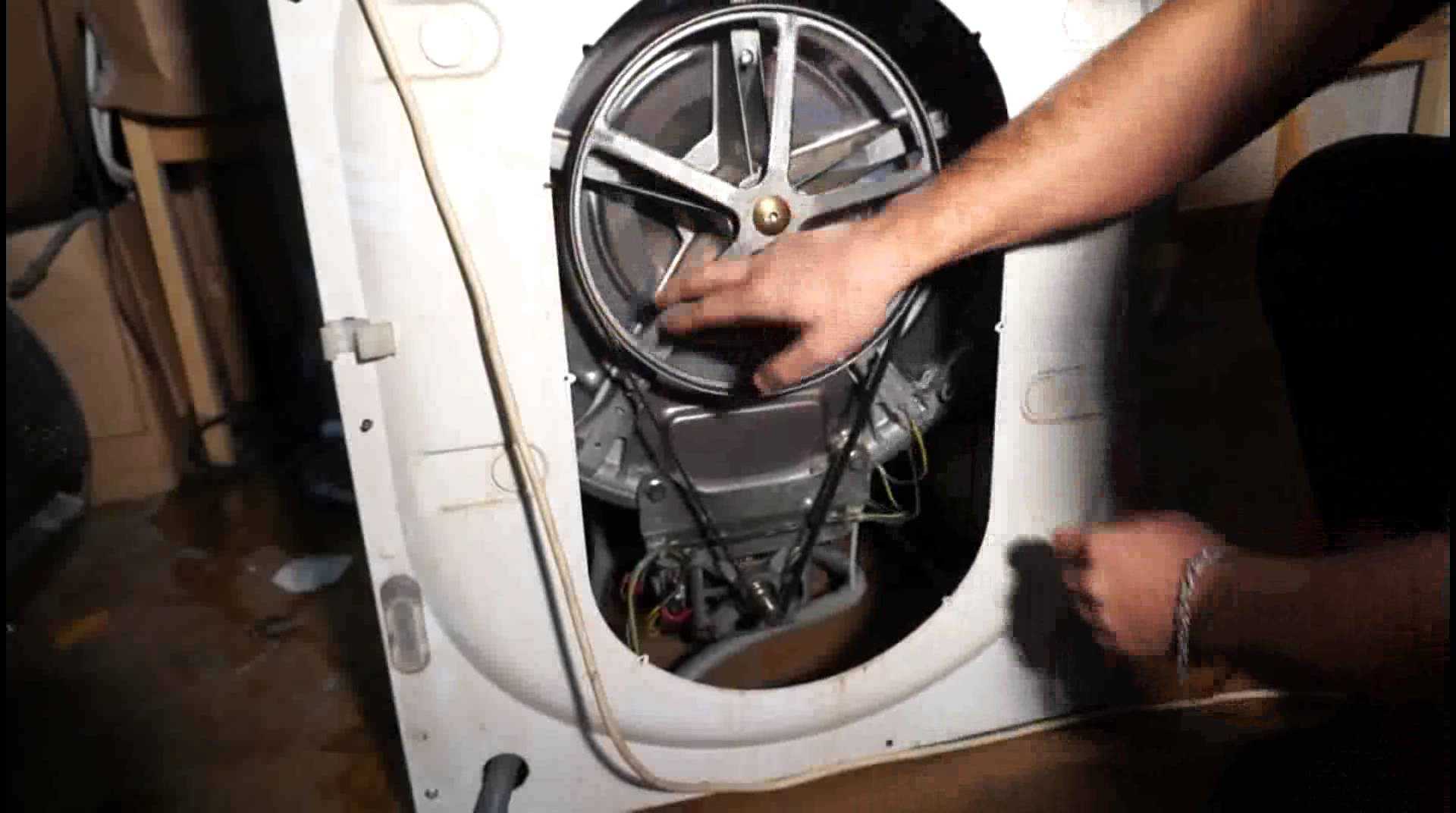 Если стиральная машина гудит и не стирает в чем причина