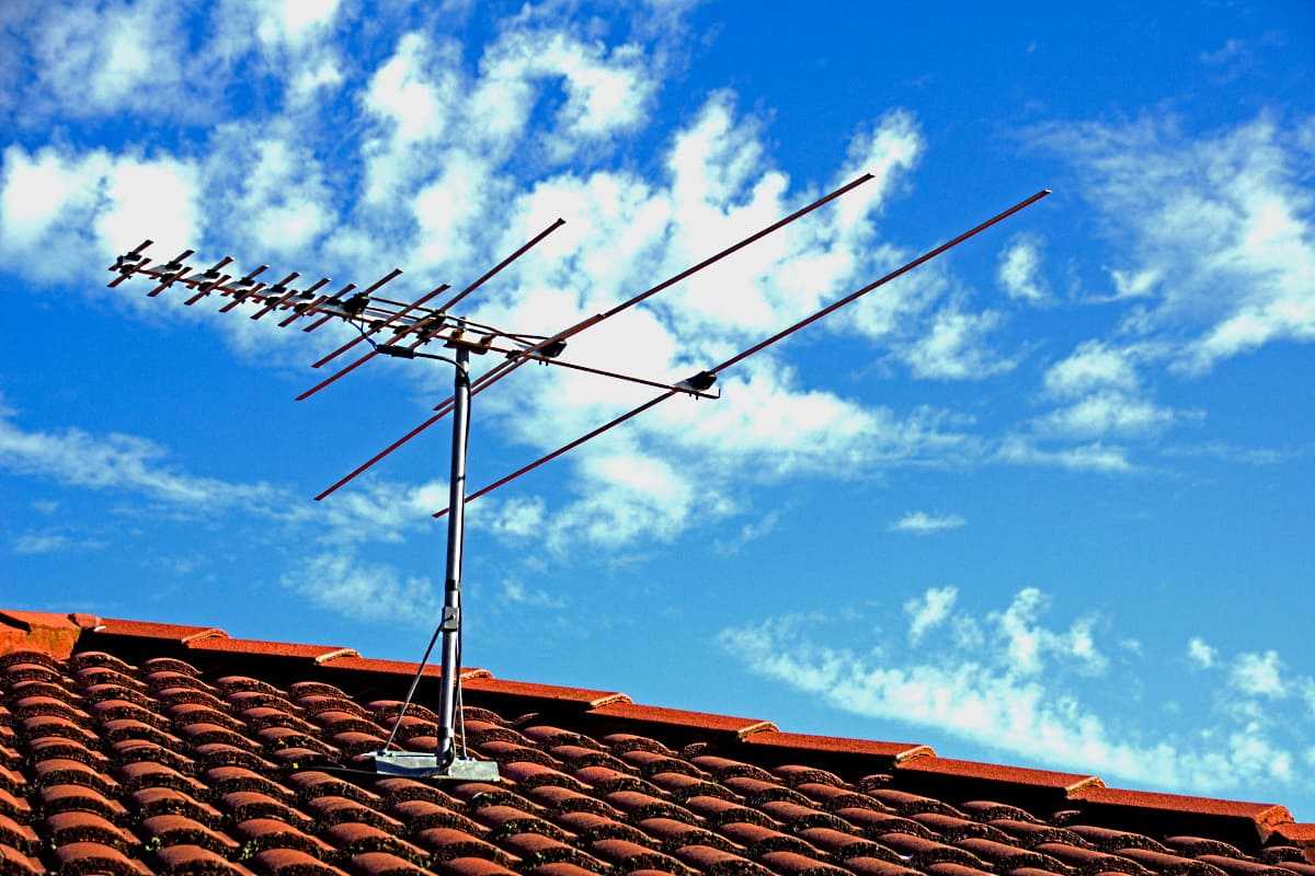 Комнатная антенна для телевизора Как выбрать и как сделать своими руками Параболические спутниковые телевизионные антенны Рейтинг антенн