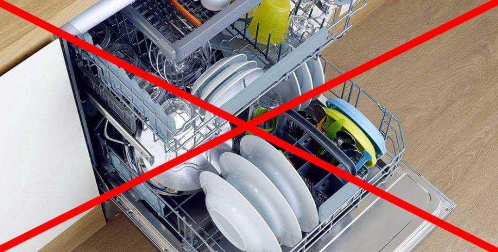 Нужна ли посудомоечная машина: отзывы владельцев, плюсы и минусы, за и против, для семьи из 2 человек, на кухне, 3, недостатки, проблемы, в доме горячая вода, зачем