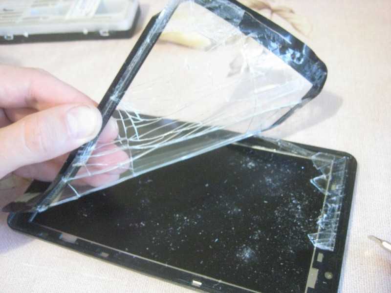 Разбился экран у телефона, что можно сделать? что опасного в разбитом стекле?