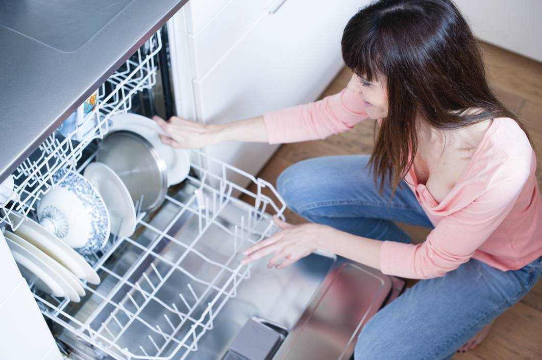 Нужна ли посудомоечная машина для семьи — преимущества и недостатки