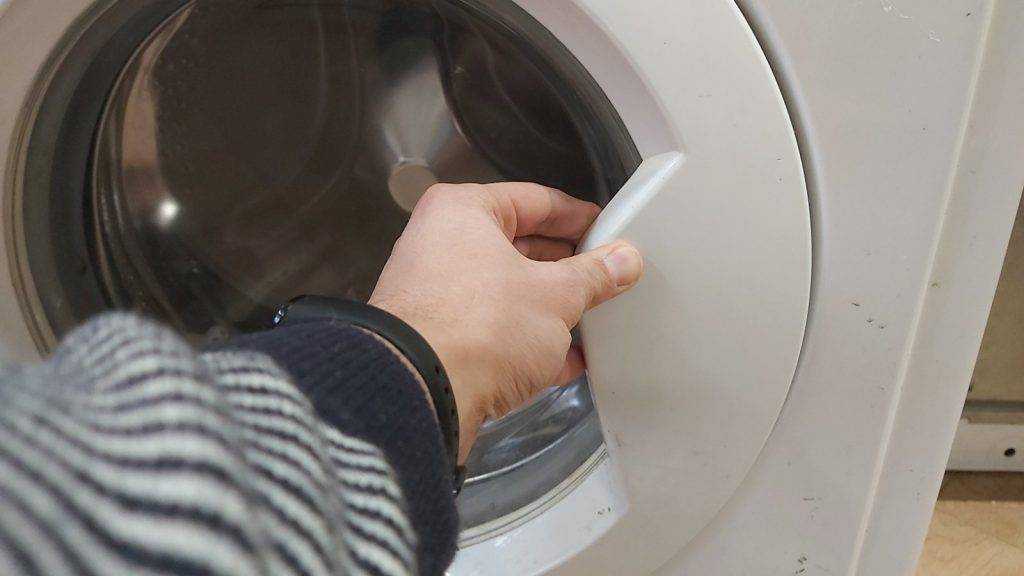 Что делать, если стиральная машина пачкает бельё?