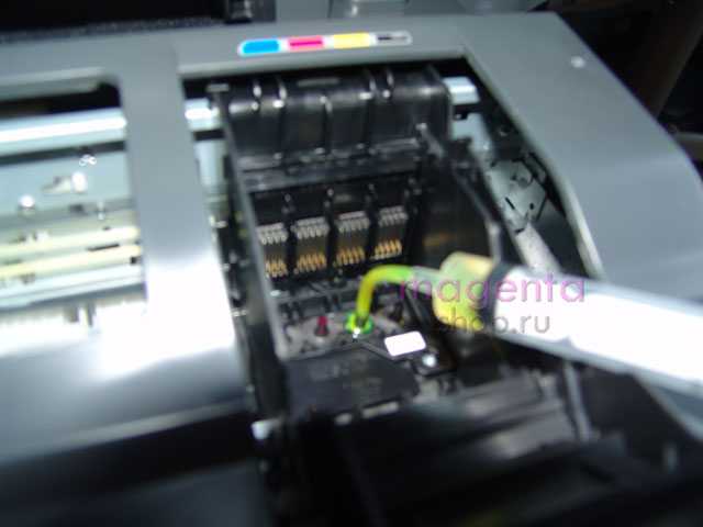 Совет 1: Как прочистить головку струйного принтера HP От того что картриджи фирмы HP являются моноблочными, промывать их гораздо проще, впрочем и засыхать они