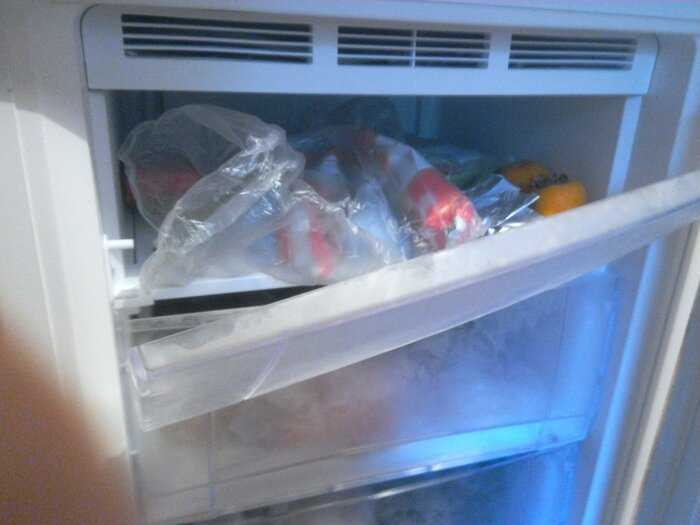 Не работает холодильник а морозилка работает