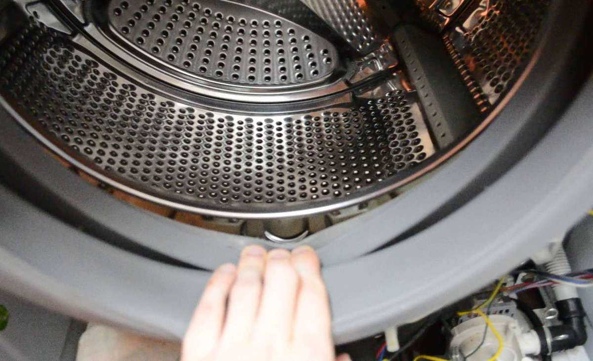 В стиральную машину попал предмет – как достать