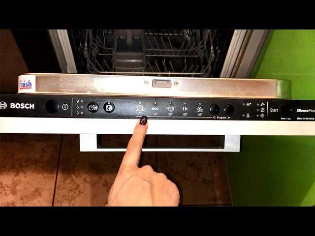 Как правильно включить посудомоечную машину первый раз