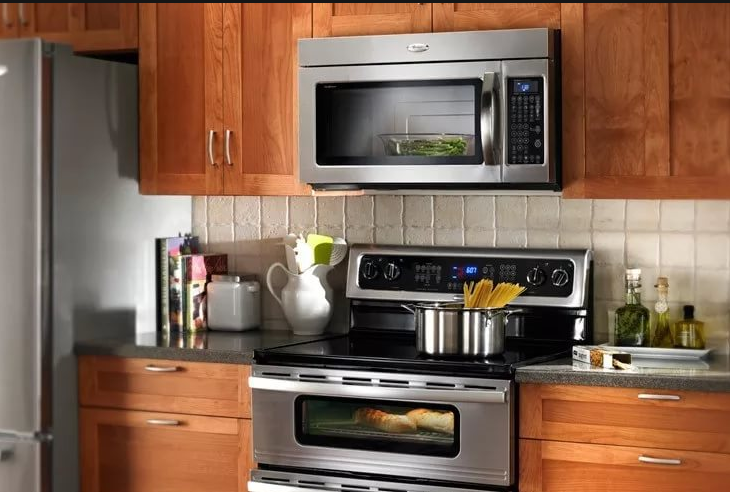 Куда поставить микроволновку на кухне: 8 лучших идей размещения