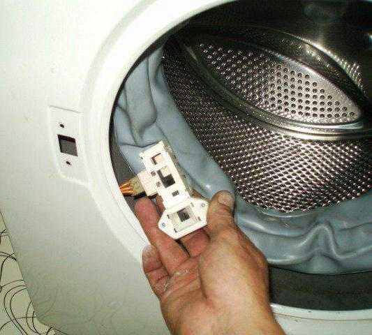 Почему стиральная машина набирает воду и сразу сливает: способы ремонта