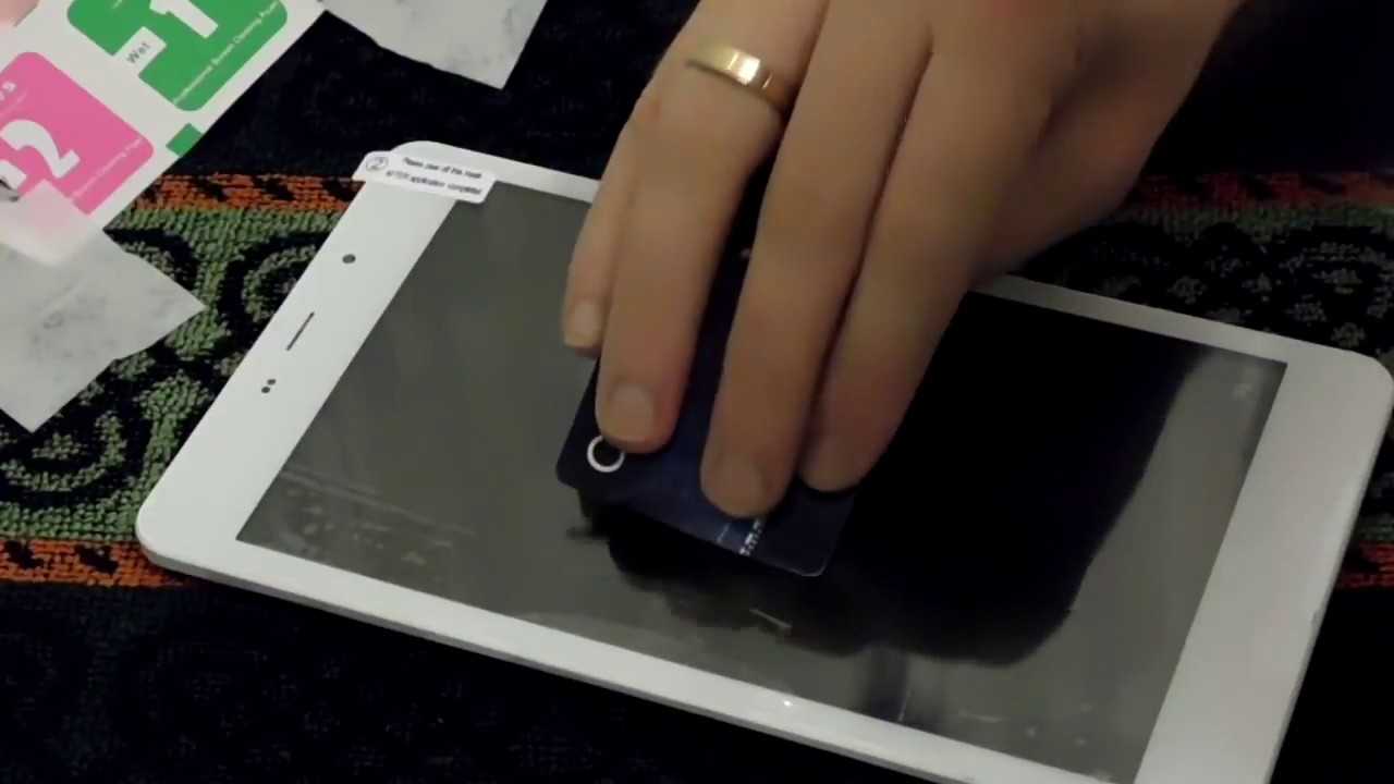 Как наклеить защитную пленку на телефон своими руками