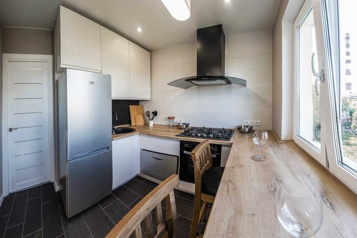 Холодильник в интерьере кухни: классический дизайн белого цвета, прочие варианты | дизайн и фото