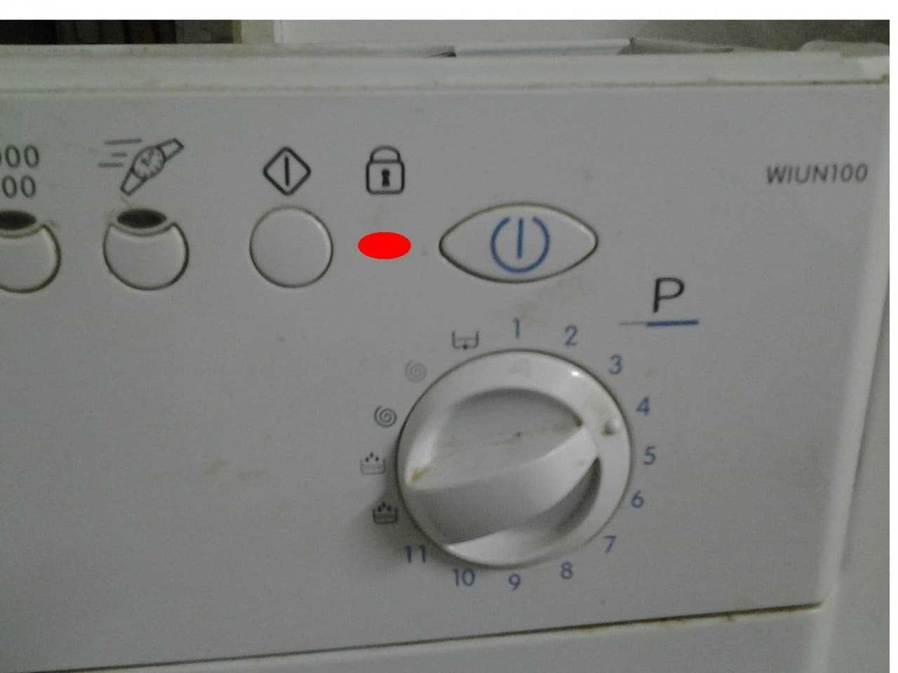 Стиральная машина "индезит": мигают все индикаторы (лампочки). почему это происходит?